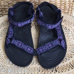 Teva woman’s size 8 navy sandals